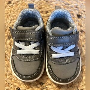 Carters Toddler Boys Casual Sneakers with Velcro Strap
Size: 3 Toddler Boy